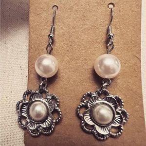 Pearl floral earrings